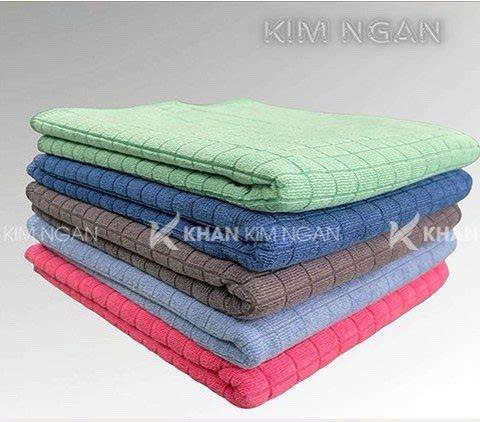 Khăn lau xe oto hút nước cực nhanh, không ra màu